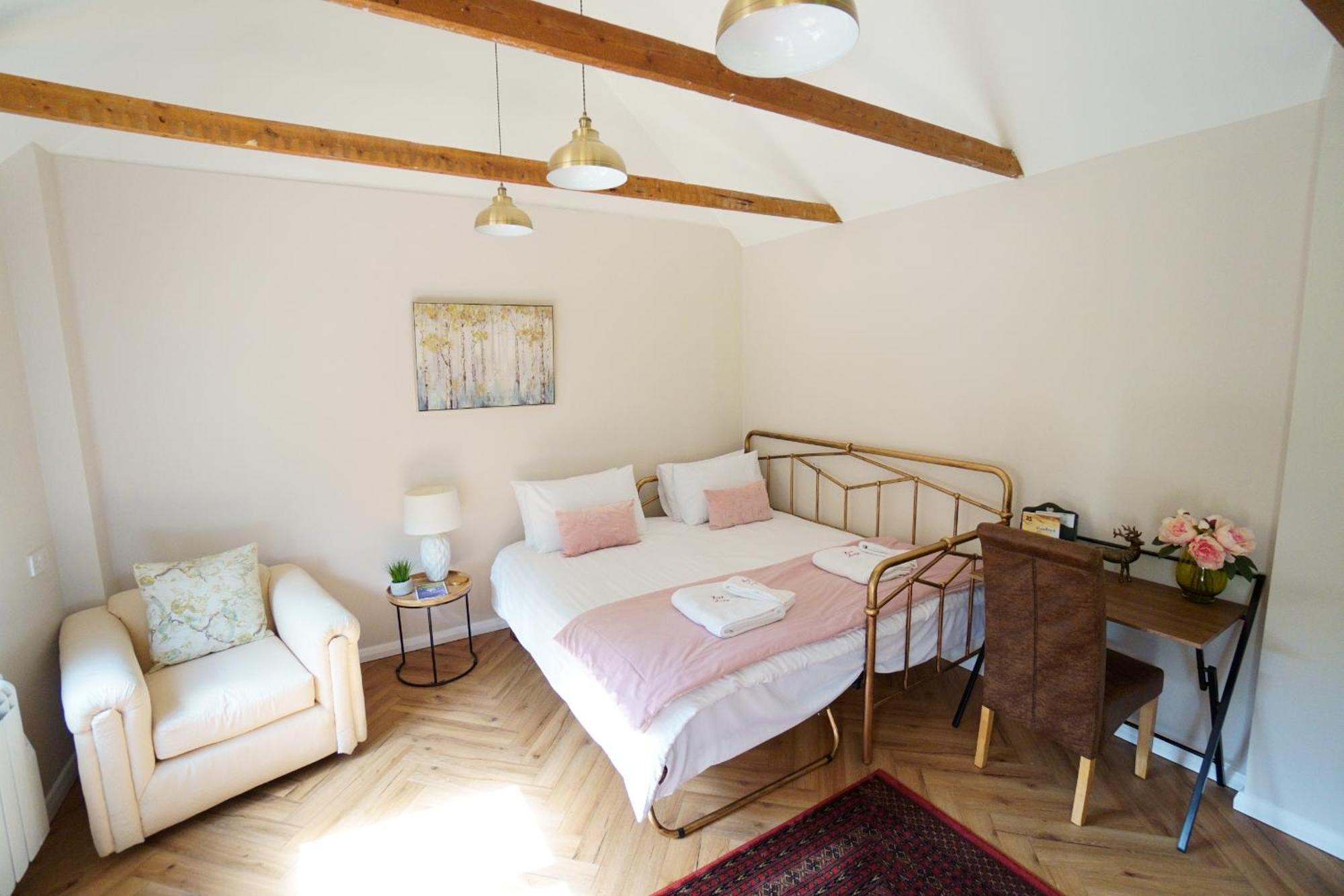 East Lodge Болни Номер фото